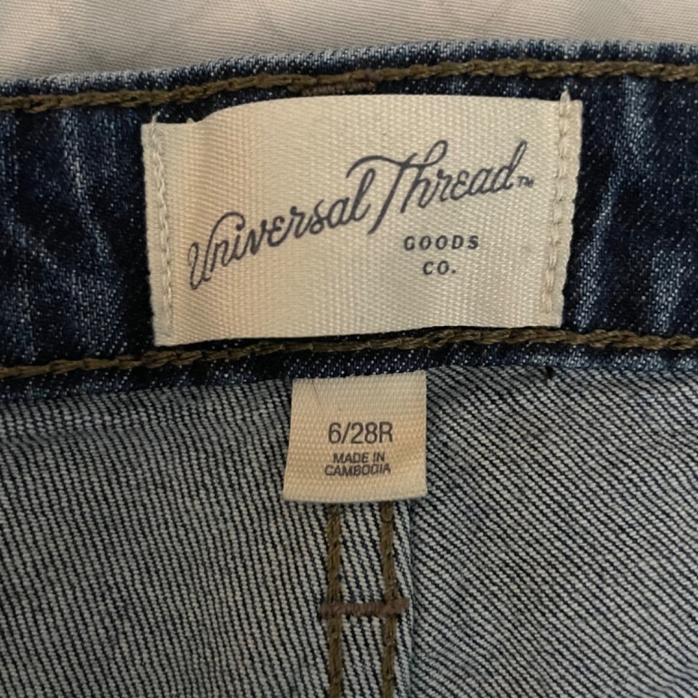 Universal Thread- Women's High Rise Vintage Midi Jean Shorts- Size 6/28R - Picture 4 of 9